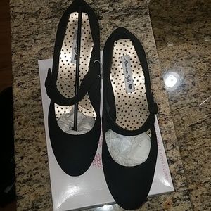 NWT Mary Jane Heels